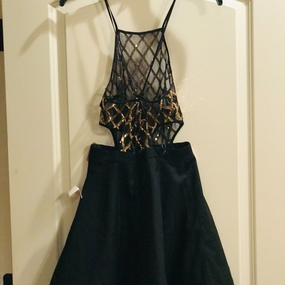 Beautiful Black and Gold Boutique Dress Size Small - Picture 1 of 6
